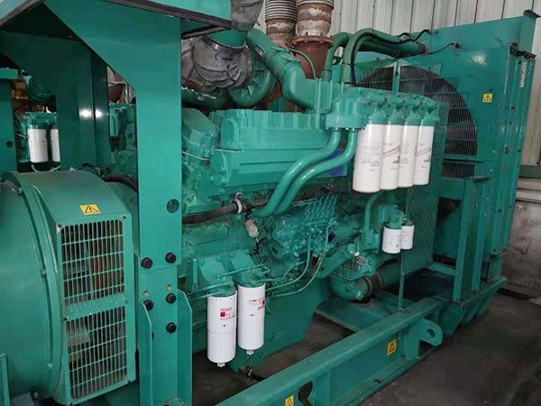 出售二手原装电力系统康明斯发电机833kW